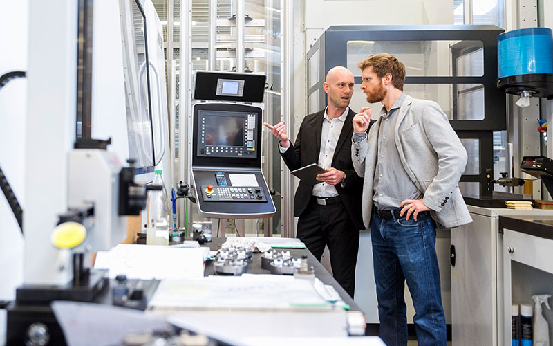 Smart Connected Products – Redefining the Future of Customer Engagement in Manufacturing