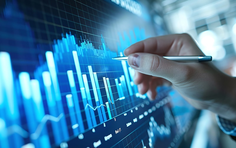 Harnessing the Power of Hybrid Cloud: Balance between Innovation and Risks in Financial Services