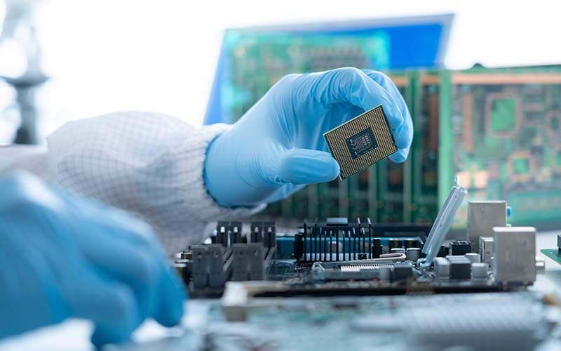 The case for integrated, real-time operations in semiconductors