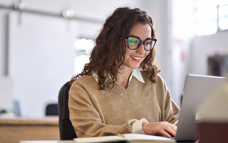 How does ServiceNow enable workflows that cross departments?